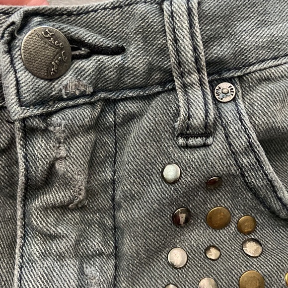 FREE PEOPLE Golden Hippie Studded Cutoff Jean Shorts Gray Raw Hem Distressed 27 - Picture 4 of 11